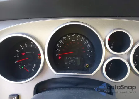 2011 Toyota Sequoia Platinum 5.7L V8 z USA, uszkodzony, nr VIN 5TDDW5G11BS045413